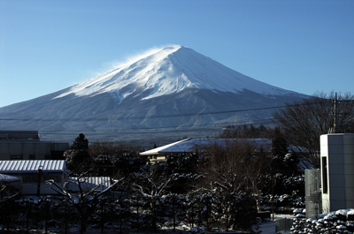 客室から見える冬の富士山